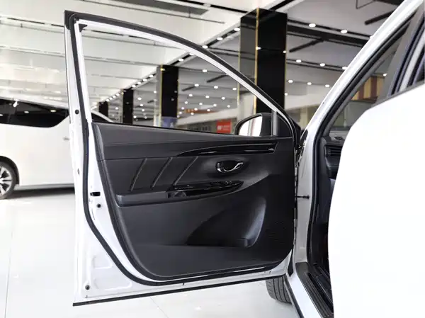 Toyota Yaris L 2022