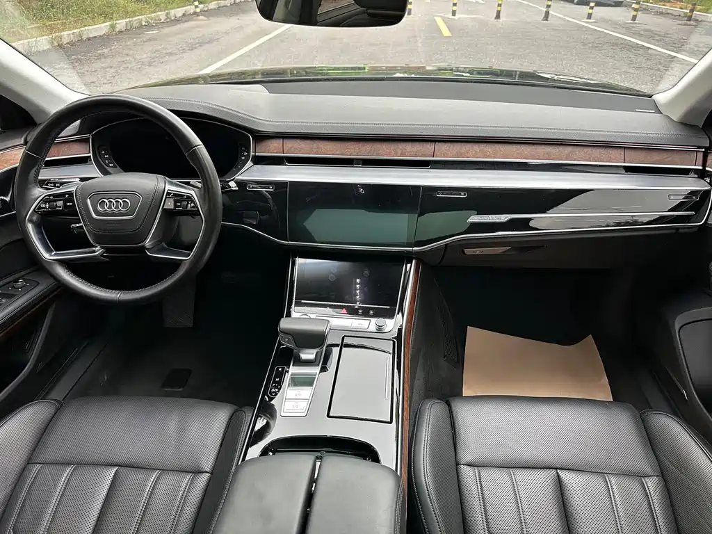 Audi A8 2019 — фото 12