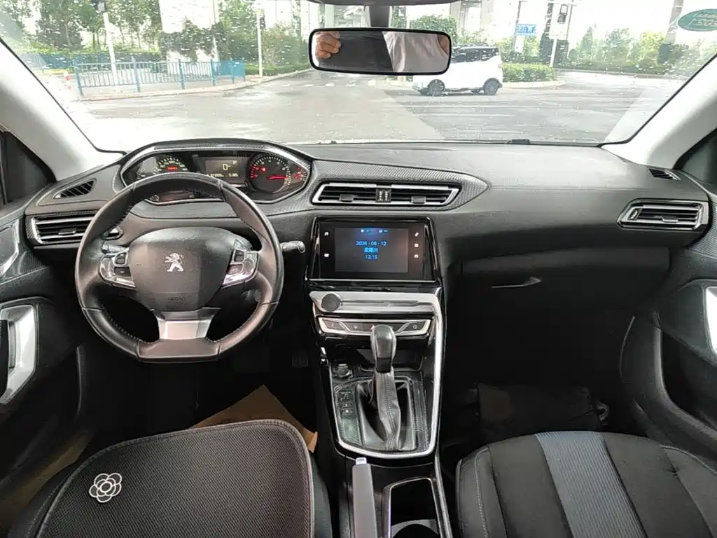 Peugeot 308 2018 — фото 10