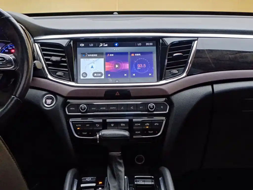 GAC Trumpchi GS8 2017 — фото 18