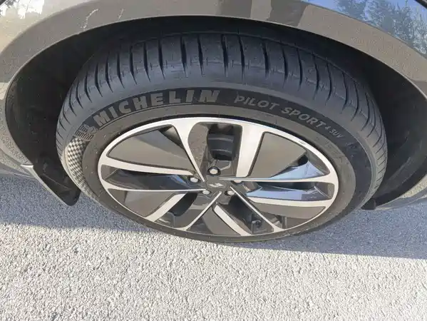 Li Auto L8 2024