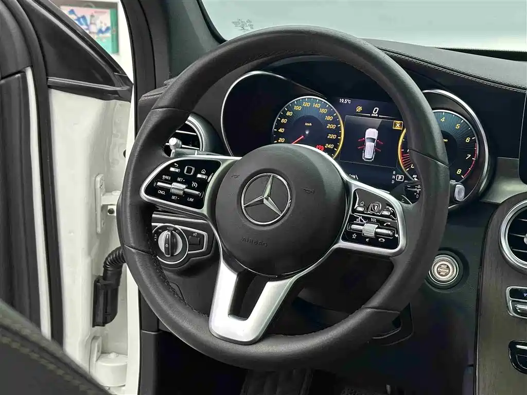 Mercedes-Benz GLC 2022 — фото 11
