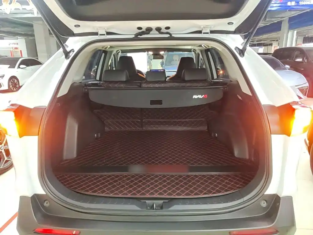 Toyota RAV4 2023 — фото 19