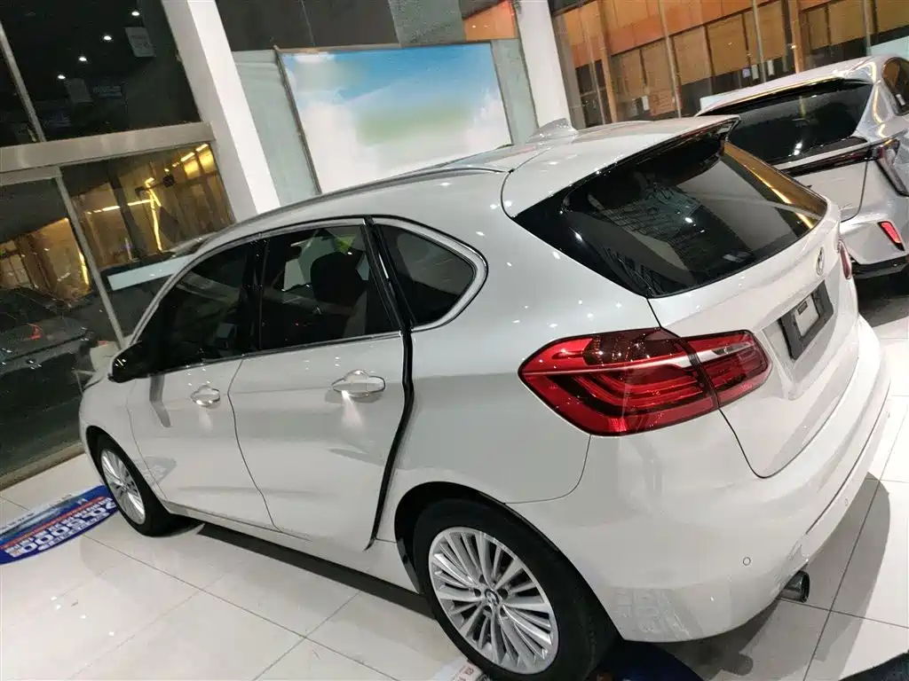 BMW 2 Series Active Tourer 2015 — фото 5