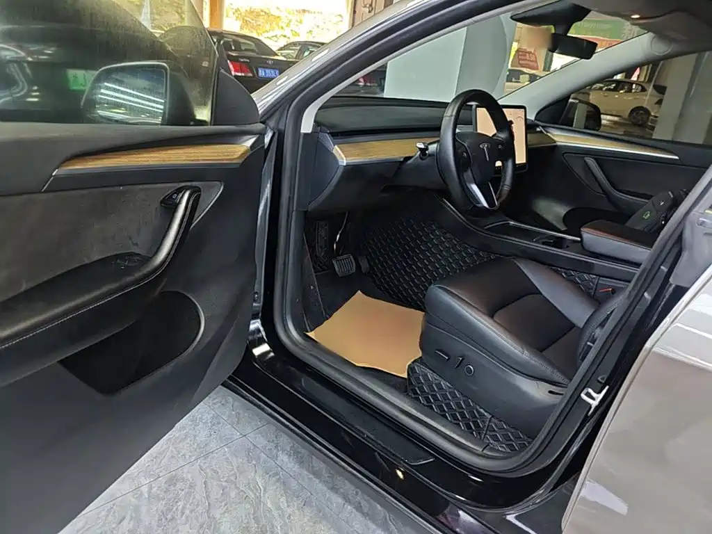 Tesla Model Y 2022 — фото 16