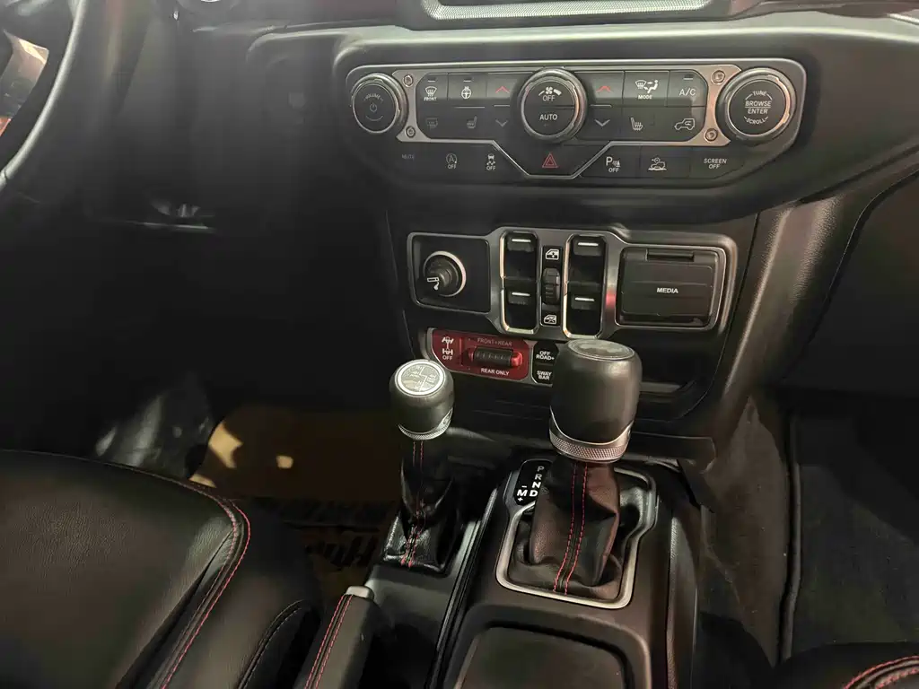 Jeep Wrangler 2024 — фото 10