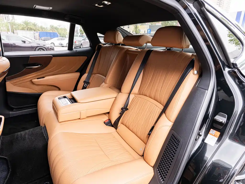 Lexus LS 2022 — фото 12