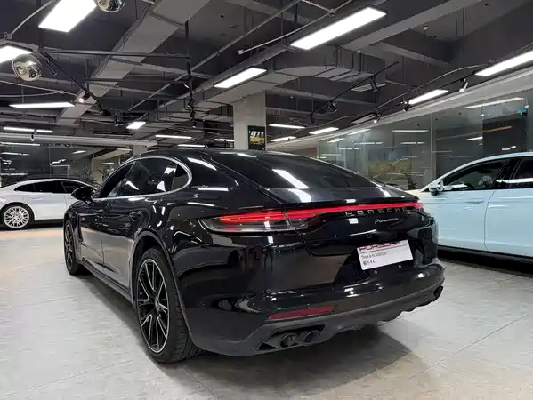 Porsche Panamera 2023