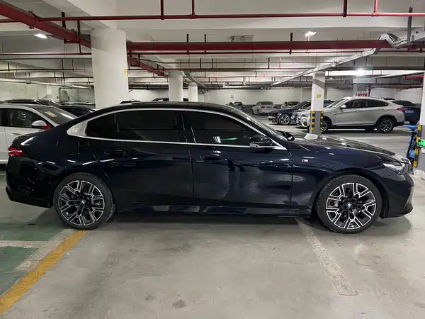 BMW 5 Series 2025