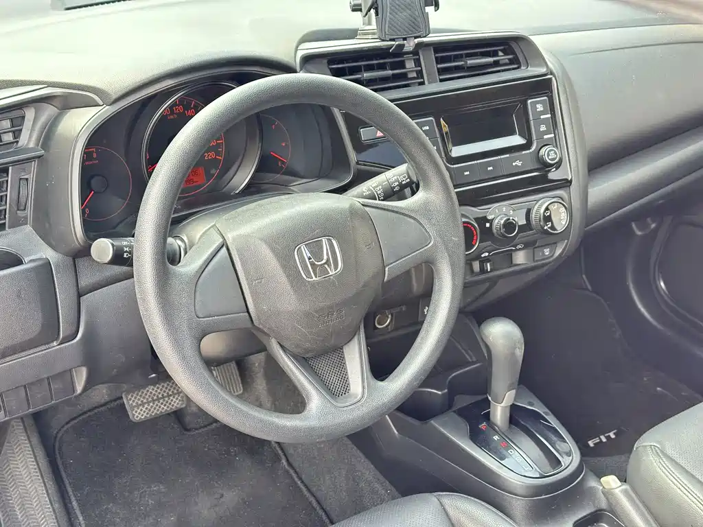 Honda Fit 2018 — фото 10