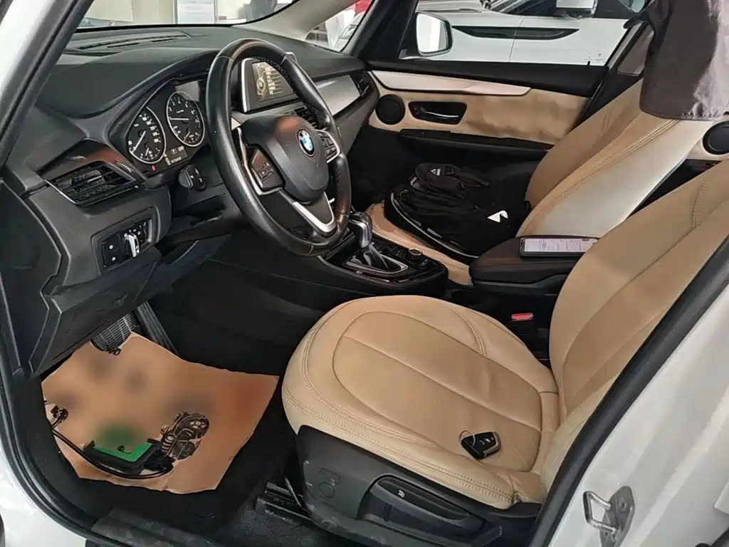 BMW 2 Series Station Wagon 2017 — фото 15