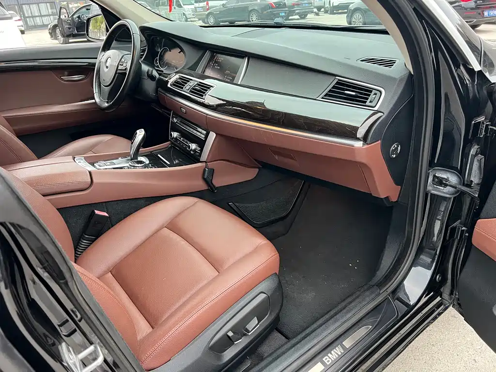 BMW 5 Series GT 2014 — фото 10