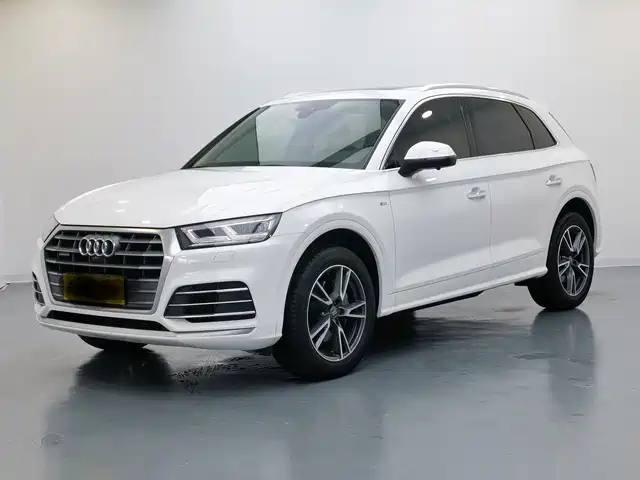 Audi Q5L 2021 — фото 1