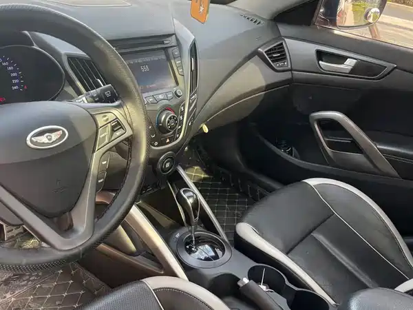 Hyundai Veloster 2012
