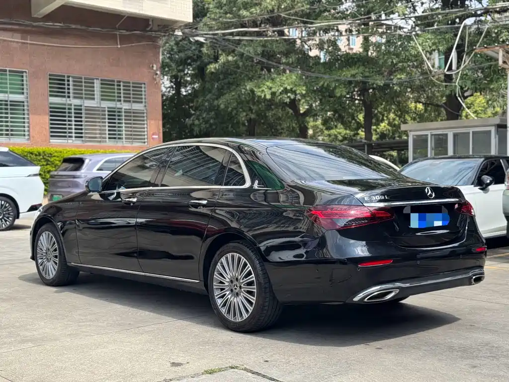 Mercedes-Benz E-Class 2023 — фото 3