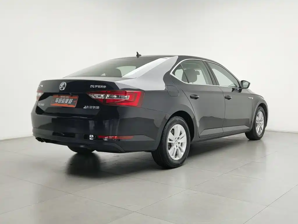 Skoda Superb 2018 — фото 2