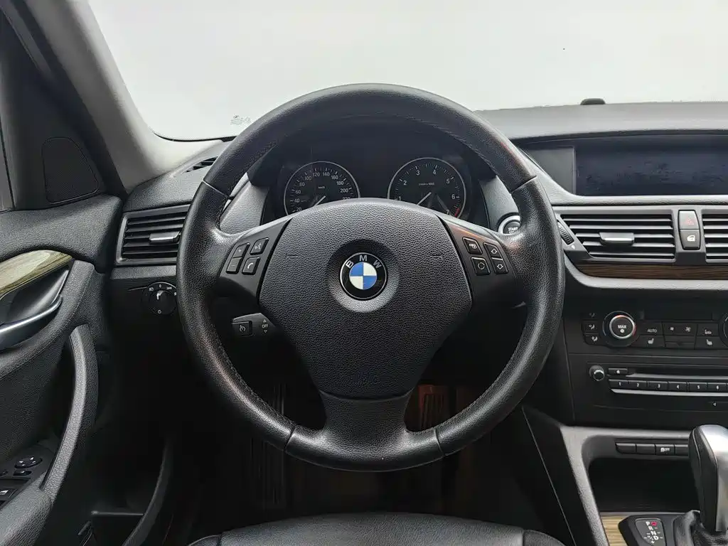 BMW X1 2012 — фото 11