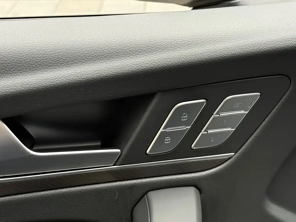Audi Q5L 2024 — фото 10