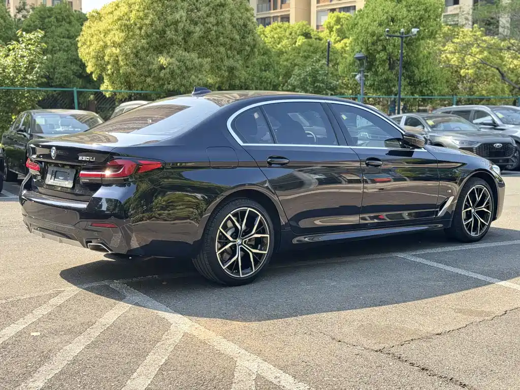 BMW 5 Series 2023 — фото 13