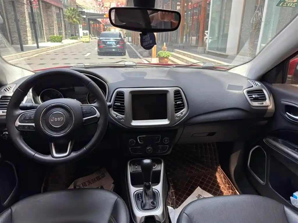 Jeep Compass 2017 — фото 7