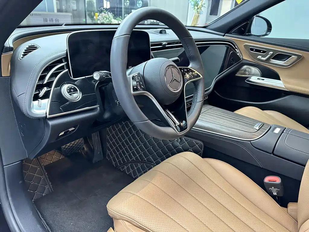 Mercedes-Benz E-Class 2025 — фото 12