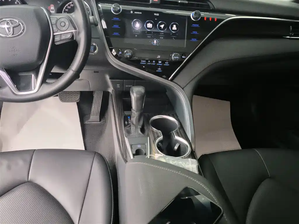 Toyota Camry 2019 — фото 10