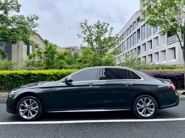 Mercedes-Benz E-Class 2022