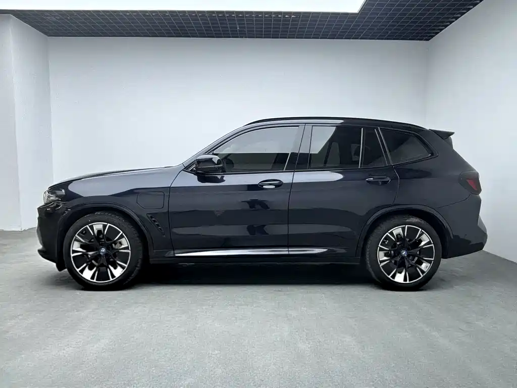 BMW iX3 2025 — фото 15