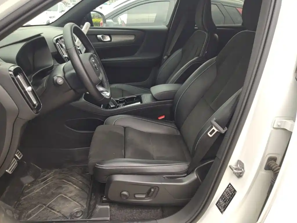 Volvo XC40 New Energy 2022 — фото 15