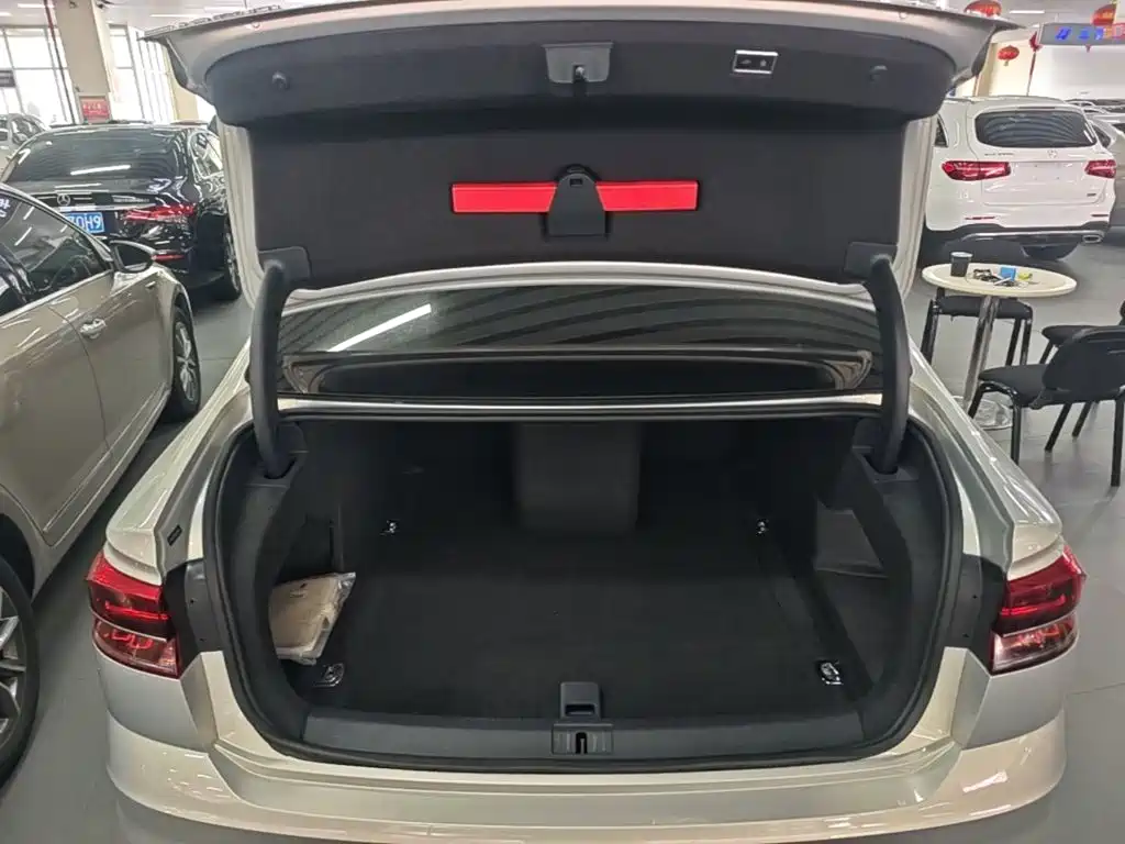 Volkswagen Phideon 2016 — фото 19