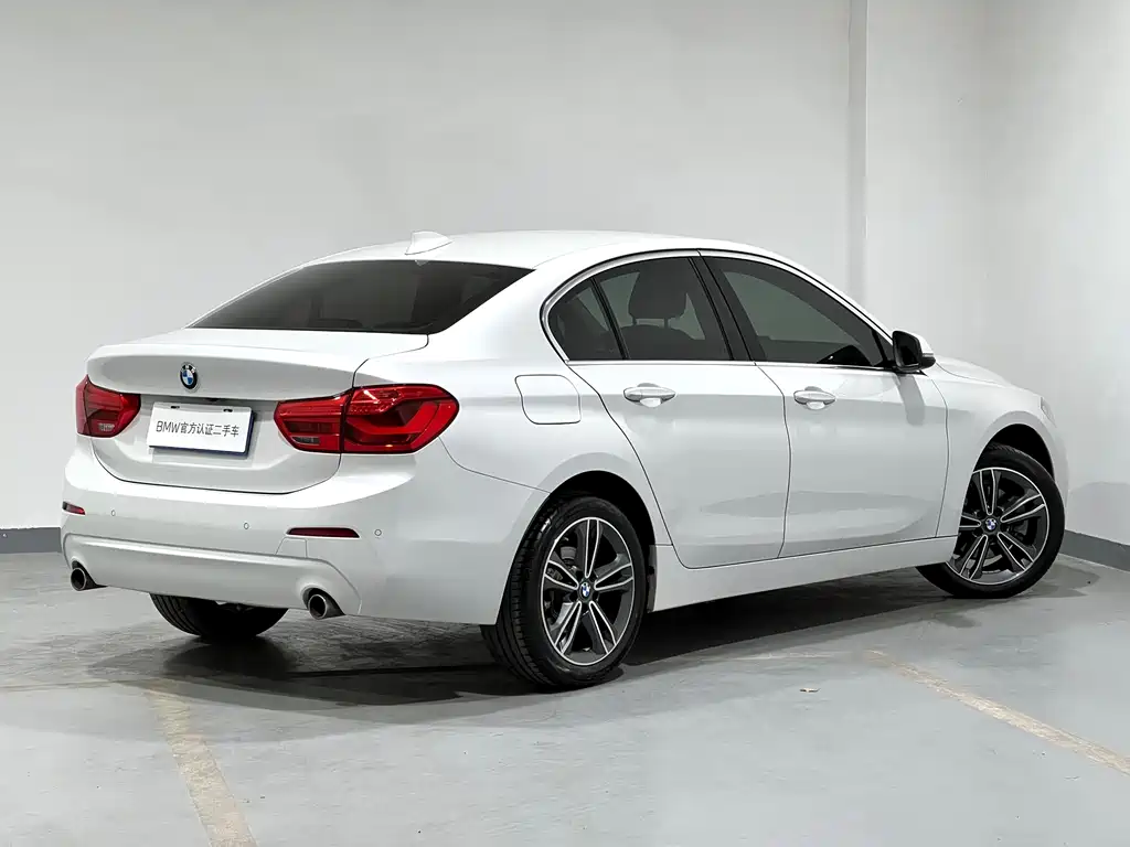 BMW 1 Series 2020 — фото 10