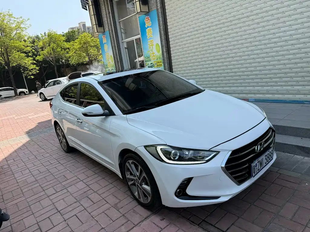 Hyundai Elantra 2018 — фото 3