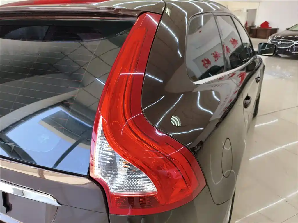 Volvo XC60 2017 — фото 8