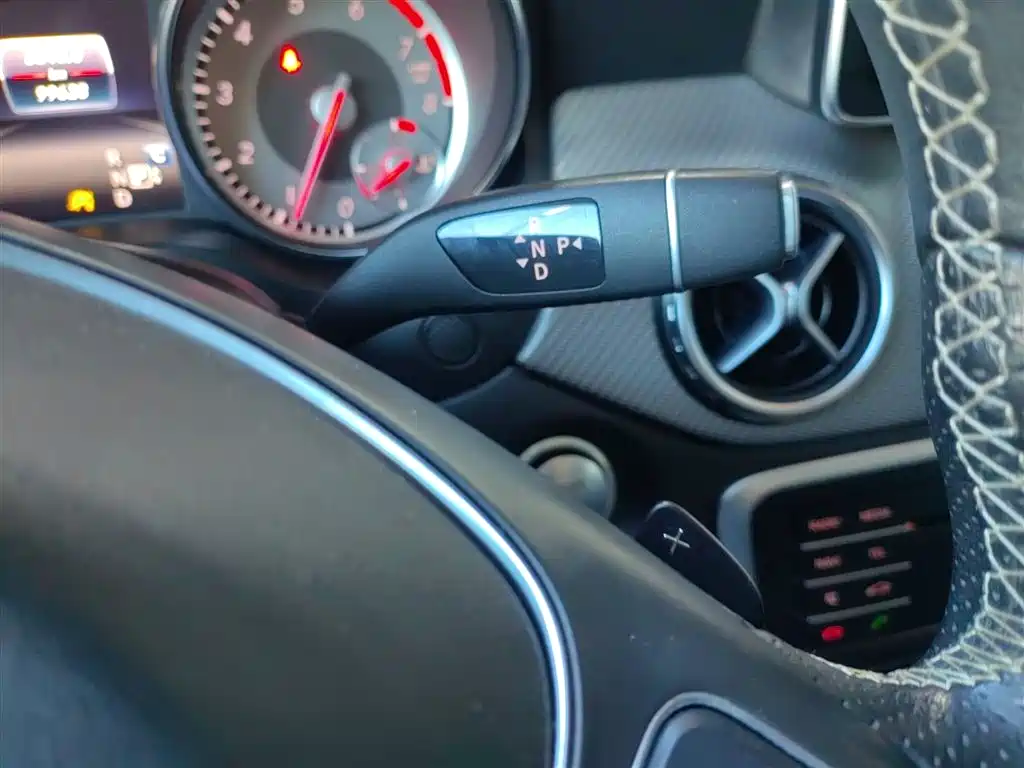 Mercedes-Benz GLA 2017 — фото 11