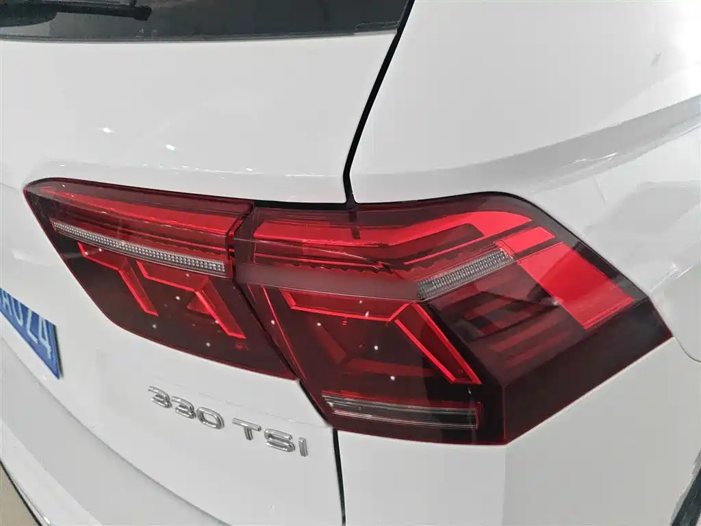 Volkswagen Tiguan L 2023 — фото 8