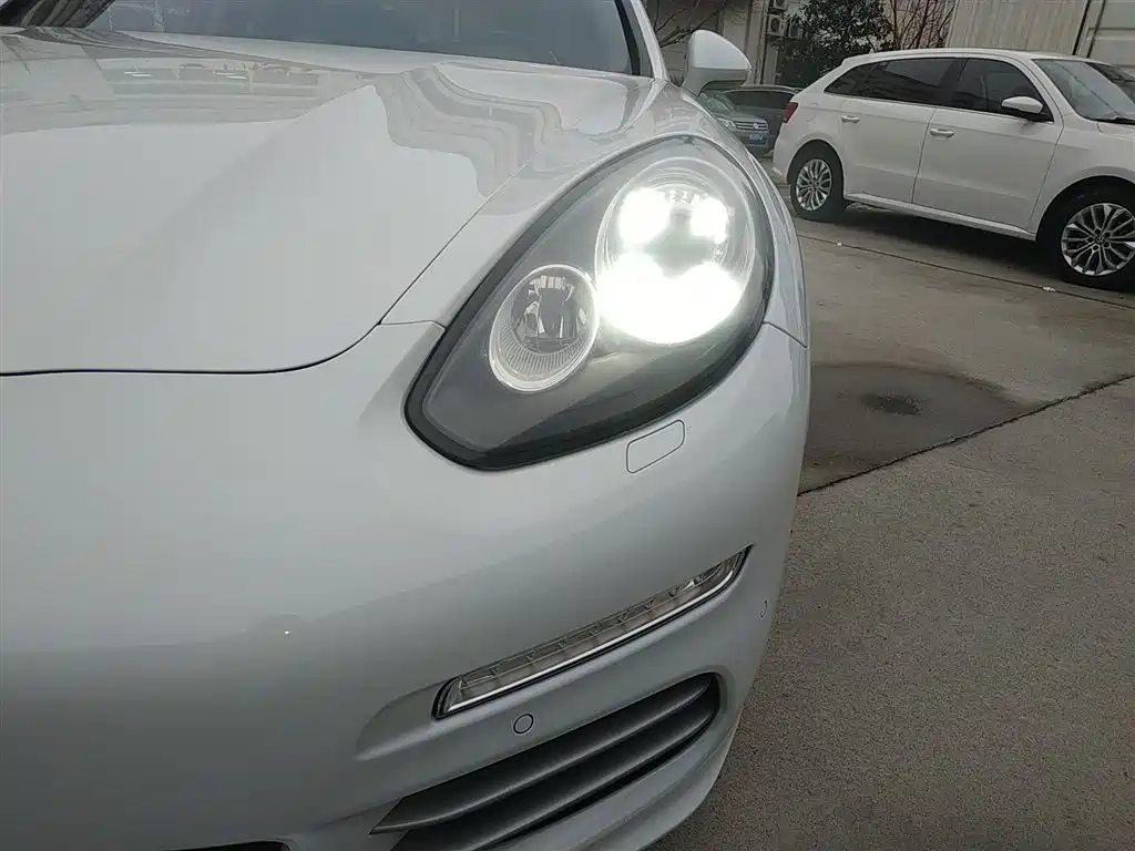 Porsche Panamera 2017 — фото 24