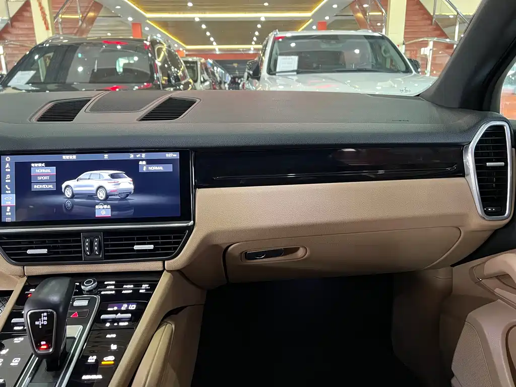Porsche Cayenne 2018 — фото 10