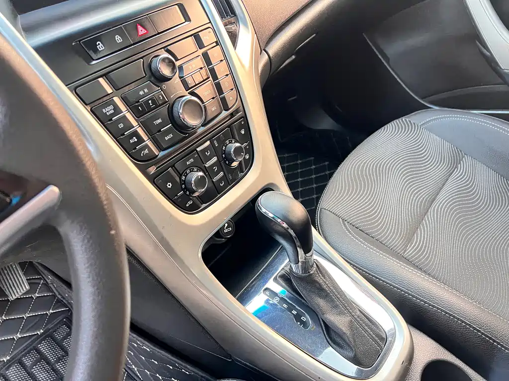 Buick Excelle 2014 — фото 13