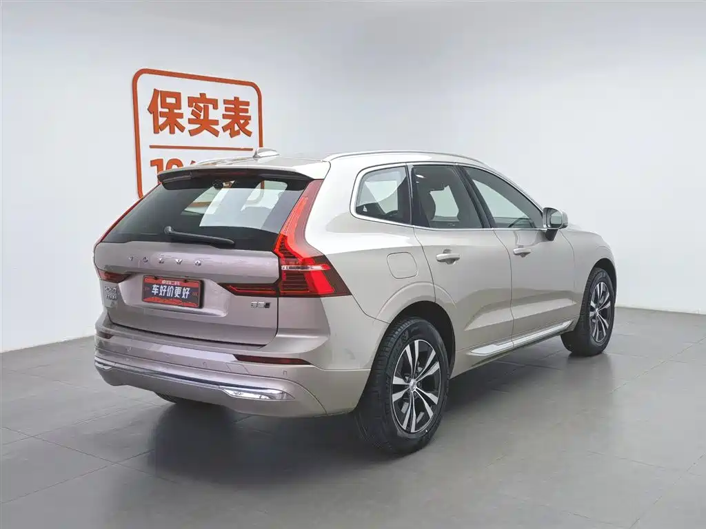 Volvo XC60 2022 — фото 2