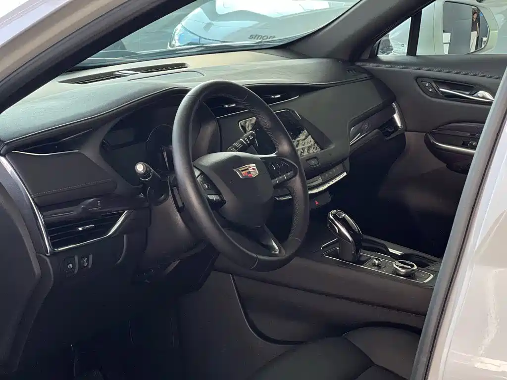 Cadillac XT4 2020 — фото 12