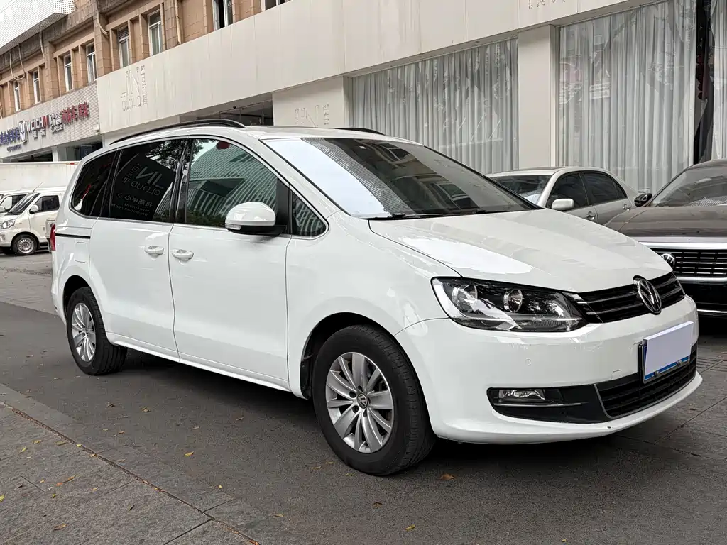 Volkswagen Sharan 2017 — фото 15