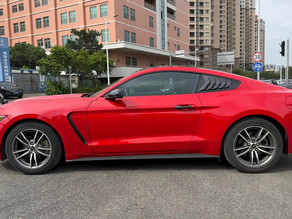 Ford Mustang 2017 — фото 9
