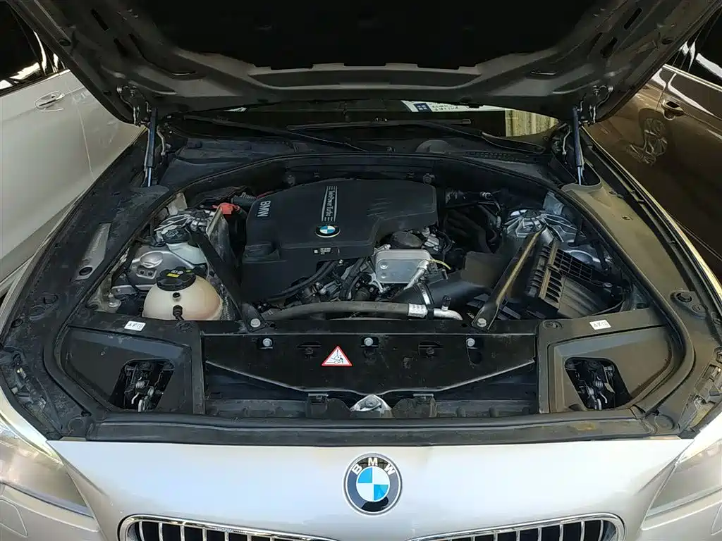 BMW 5 Series 2016 — фото 10