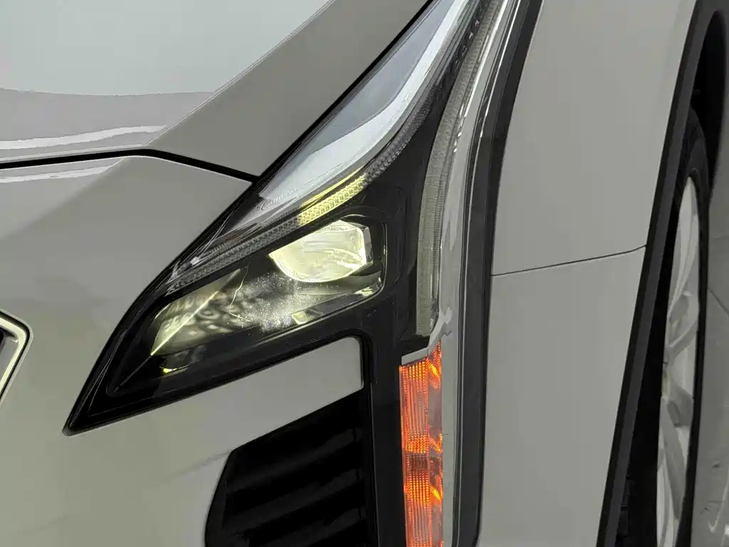 Cadillac XT4 2022 — фото 14