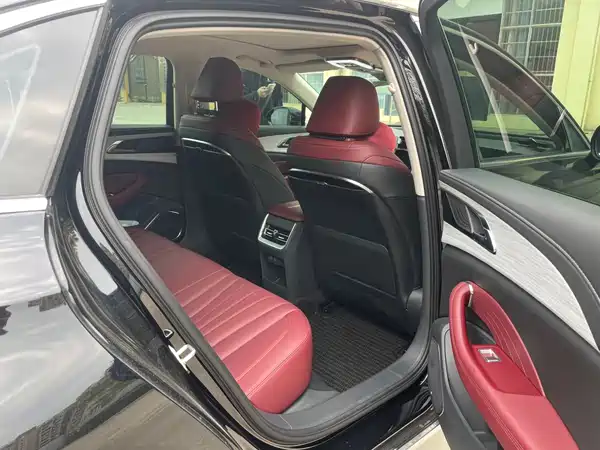 Hongqi H5 2025