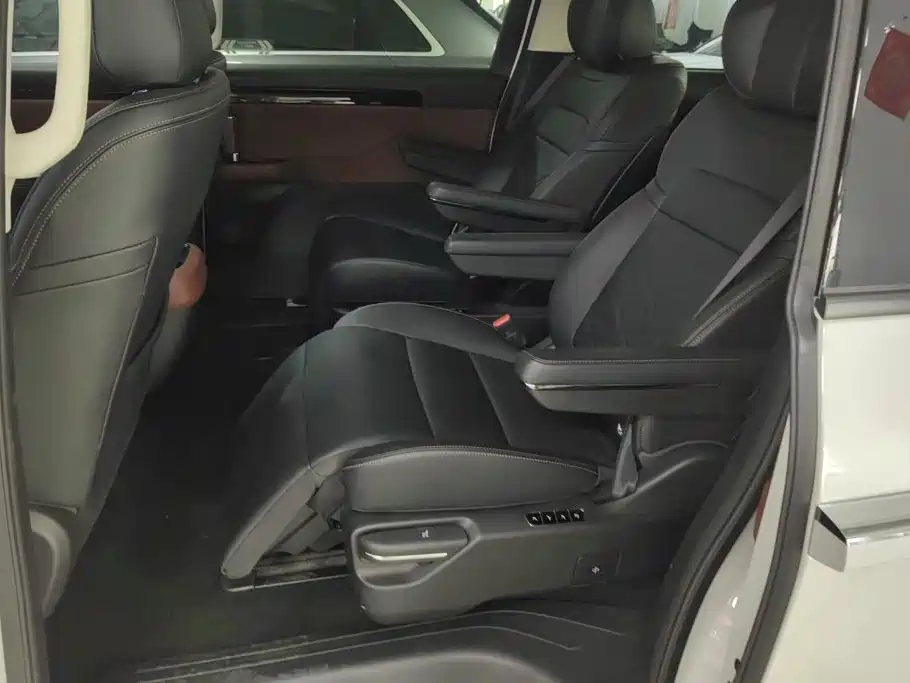 GAC Trumpchi E8 PHEV 2026 — фото 11