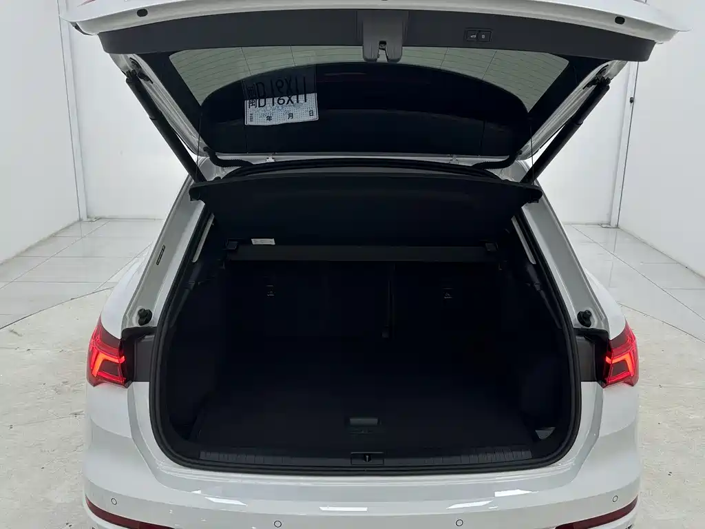 Audi Q3 2023 — фото 16