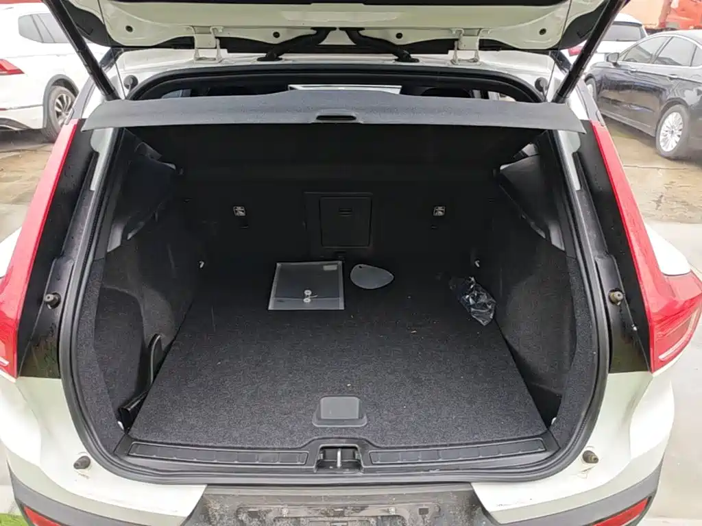 Volvo XC40 2020 — фото 19