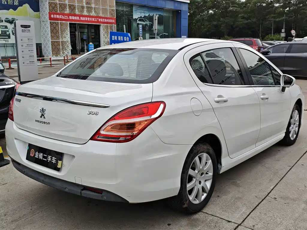 Peugeot 308 2015 — фото 3