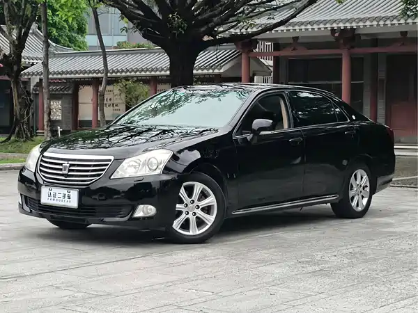 Toyota Crown 2011